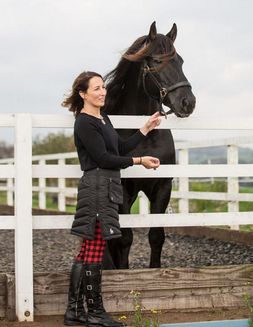 Reversible Minne-Skirt (black outside/red plaid inside)